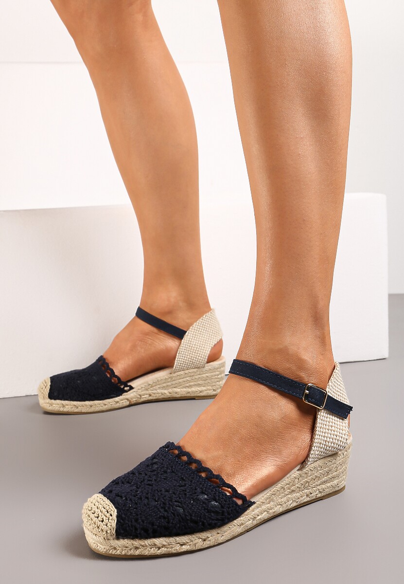 Ciemnogranatowe Sandały w Stylu Espadryli na Koturnie z Plecionką i Ażurowym Noskiem Bellisae