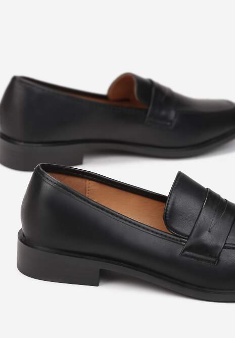 Czarne Mokasyny Caeione