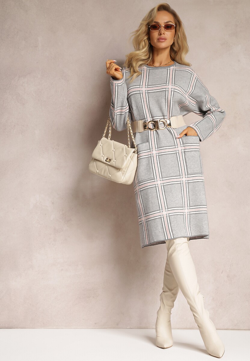 Szara Dzianinowa Sukienka Oversize z Naszytymi Kieszeniami w Kratę Deliuba