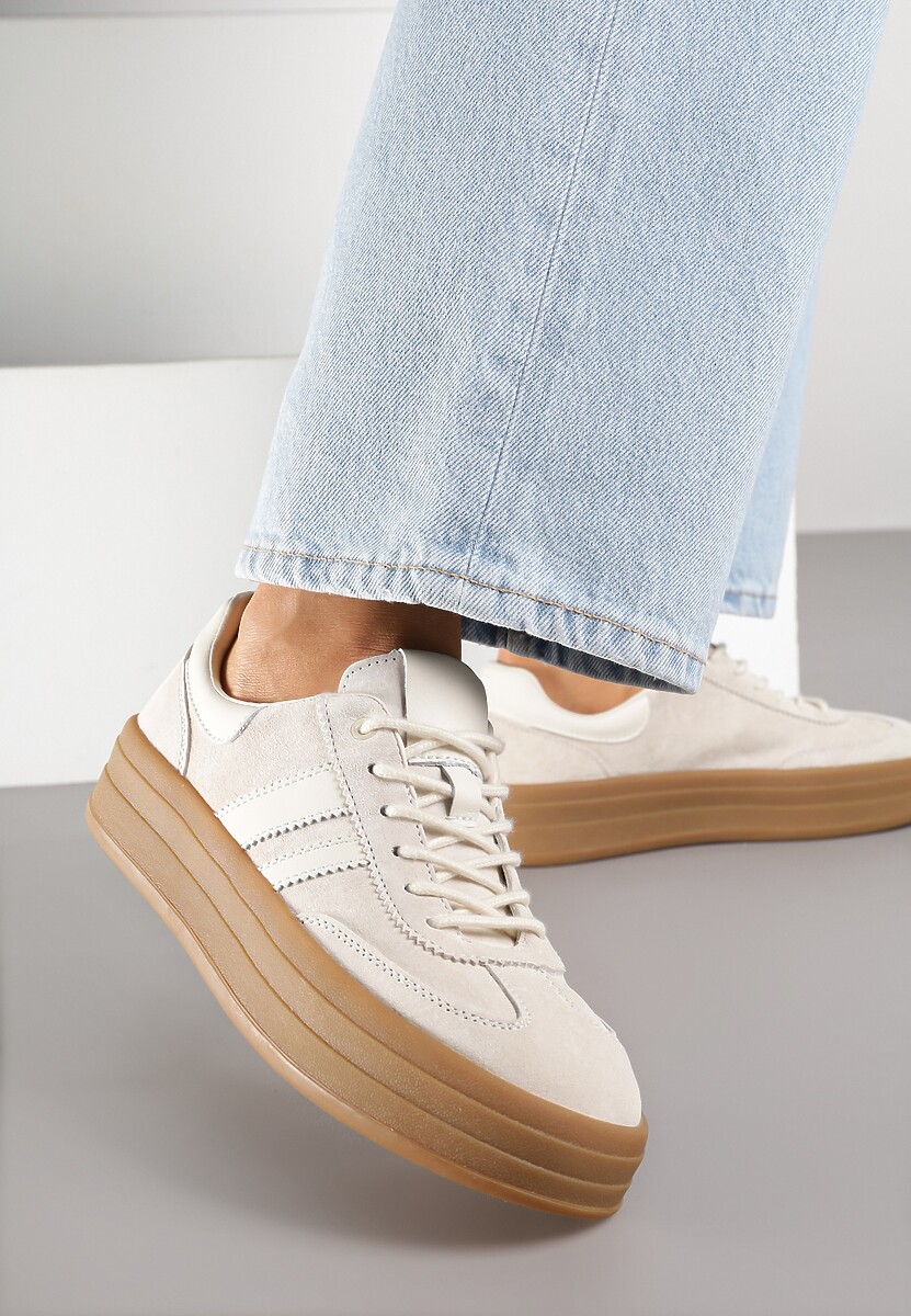 Jasnobeżowe Sneakersy Zamszowe na Platformie ze Skórzaną Wkładką Ozdobione Paskiem Adivrie