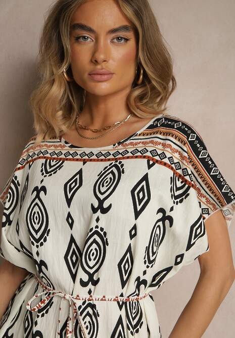 Biała Wiskozowa Sukienka o Pudełkowym Kroju w Etniczny Print Miriliana