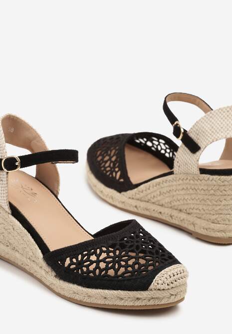 Czarne Sandały Typu Espadryle z Ażurową Cholewką i Plecionym Koturnem Nusithena