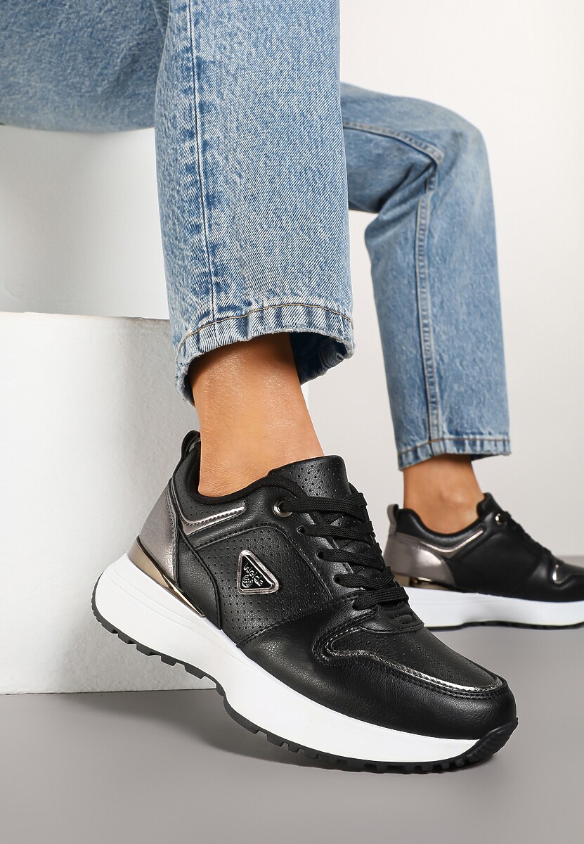 Białe Sneakersy Ozdobione Perforacją i Geometryczną Aplikacją Senilanea