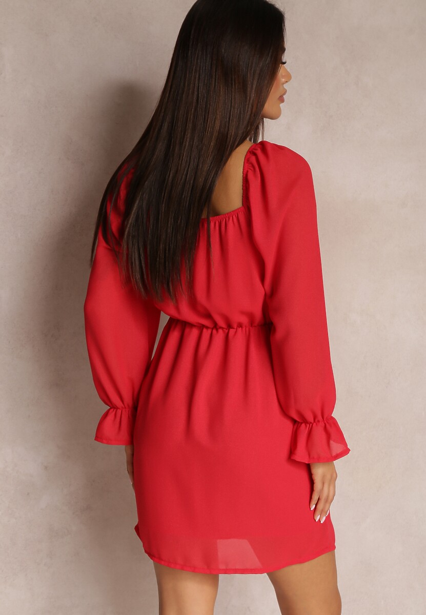 Czerwona Sukienka z Błyszczącą Nitką i Ściągaczem z Przodu Beni