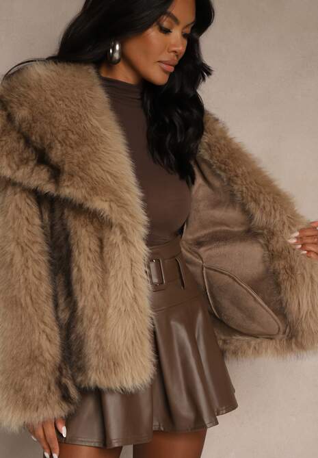 Jasnobrązowa Kurtka Futerko o Kroju Oversize z Ozdobnym Kołnierzem Monella