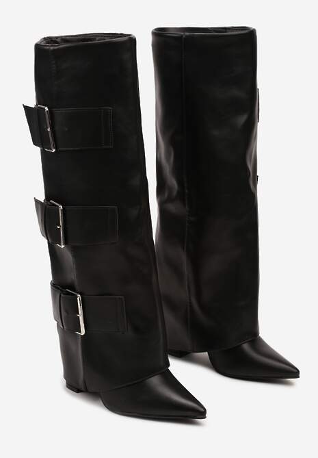 Czarne Rockowe Kozaki na Słupku z Wywiniętą Cholewką Wykończone Klamrami Navlaya