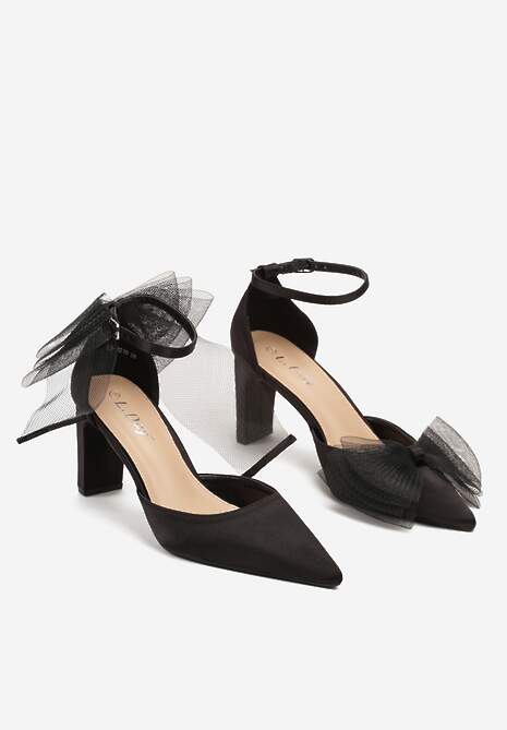 Czarne Czółenka Satynowe na Słupku Ozdobione Kokardą z Tiulu Vinivia