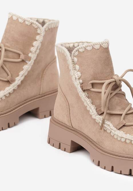 Ciemnobeżowe Botki z Ekozamszu z Dodatkowym Kompletem Sznurówek Zdobione Haftem Noledi