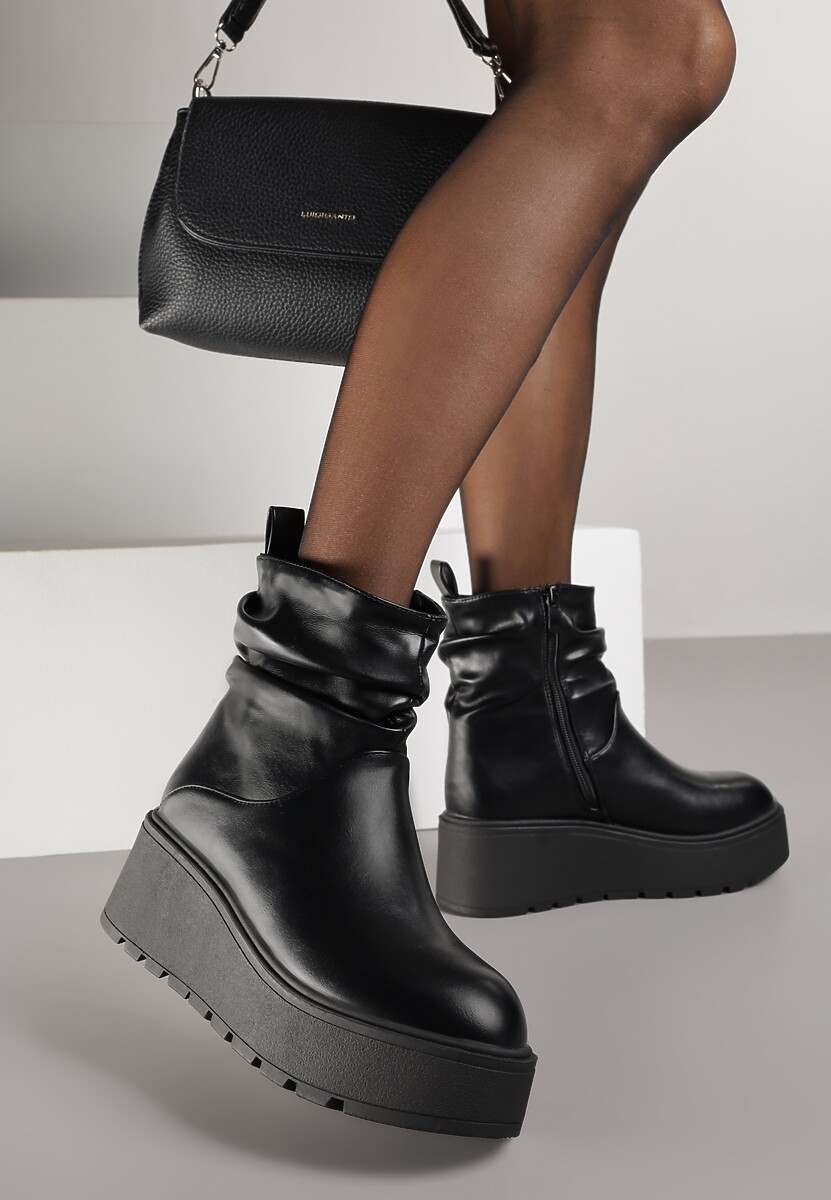 Czarne Botki na Koturnie Zdobione Marszczeniem przy Cholewce Tulariel