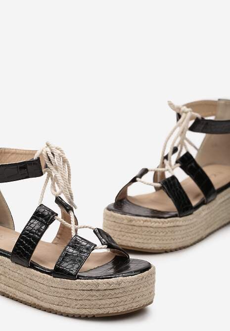 Czarne Tłoczone Sandały z Wzorem Krokodyla na Platformie Wiązane Sznurkiem wokół Kostki Stigaria