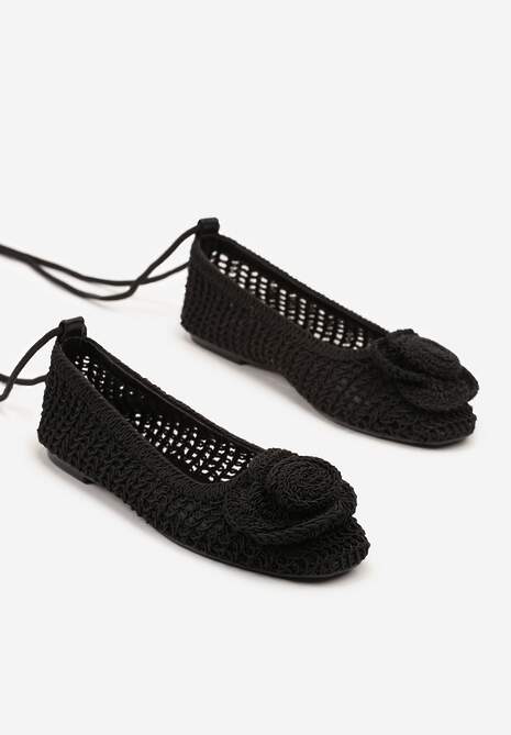 Czarne Balerinki z Ażurową Cholewką Ozdobione Kwiatem 3D Cleiria