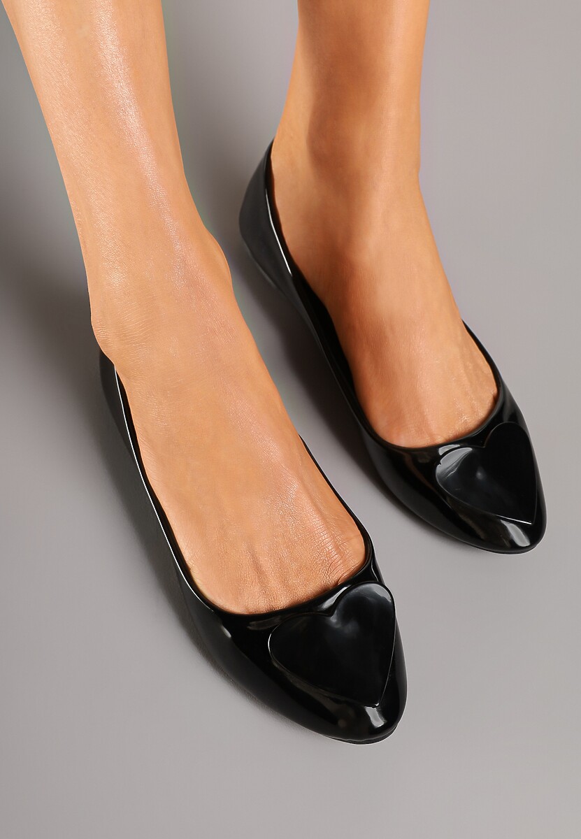 Czarne Balerinki z Lakierowanym Połyskiem z Aplikacją z Sercem Araniel