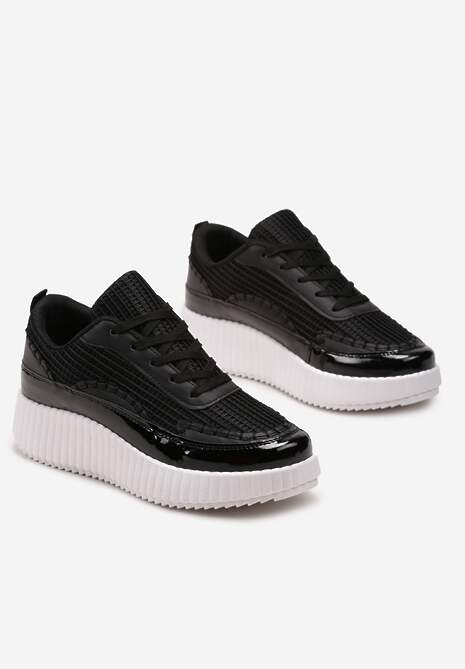 Czarne Sneakersy na Platformie Ozdobione Nitami i Patchworkowymi Wstawkami Jeneria