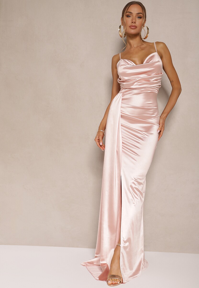 Czarna Satynowa Sukienka Taliowana z Rozcięciem na Boku Ozdobnym Trenem i Marszczeniami Lisarosea