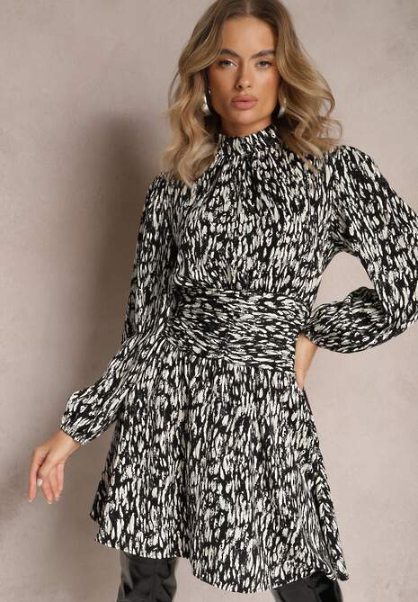 Czarna Taliowana Sukienka Mini ze Stójką Allegere