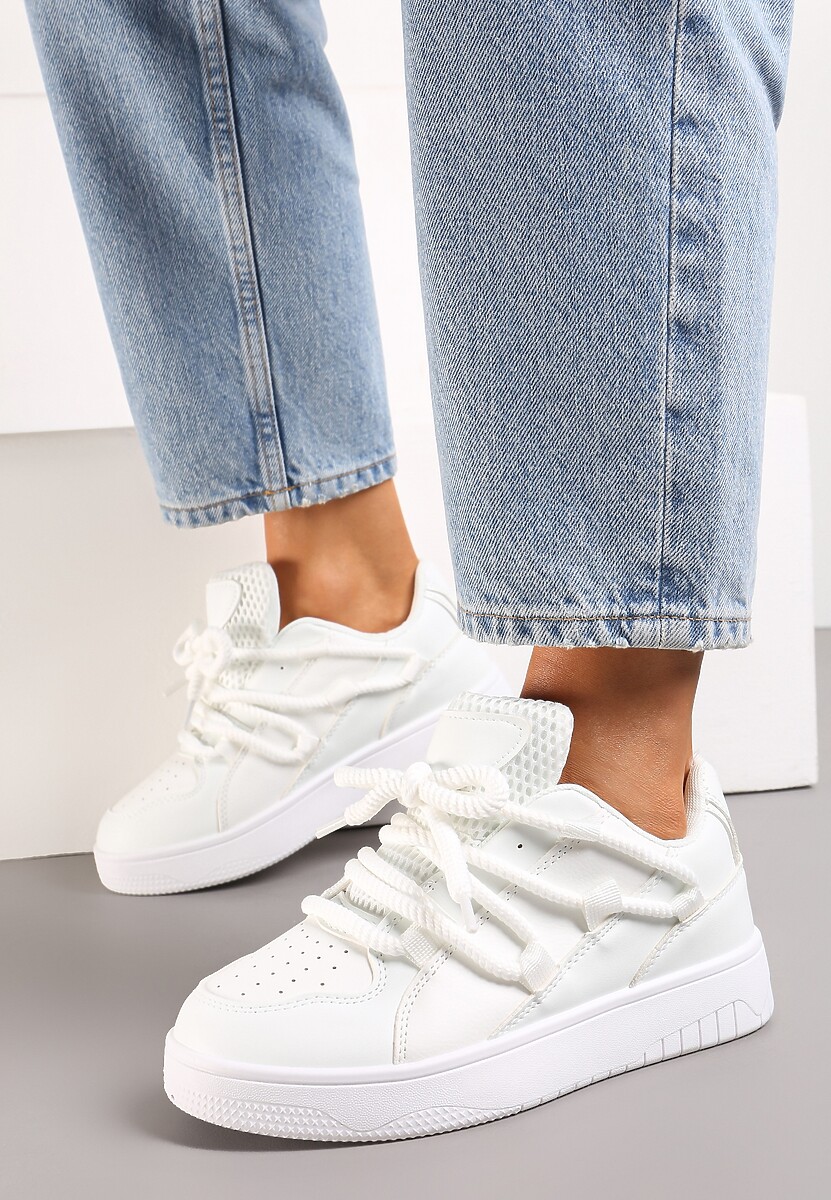 Białe Sneakersy z Ozdobnymi Sznurówkami na Niskiej Platformie z Perforacją Dearias