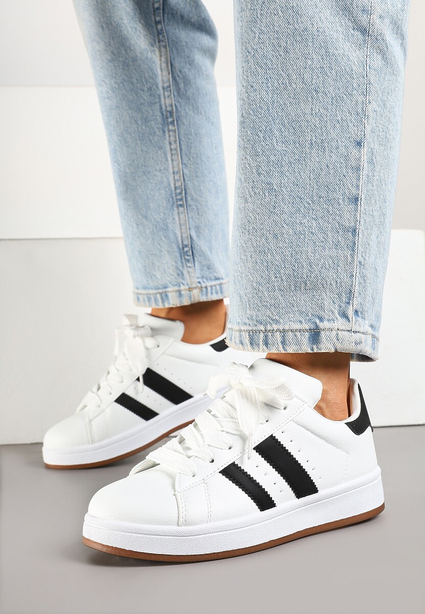 Białe Sneakersy w Stylu Kultowych Tenisówek z Ozdobnymi Paskami Marazea