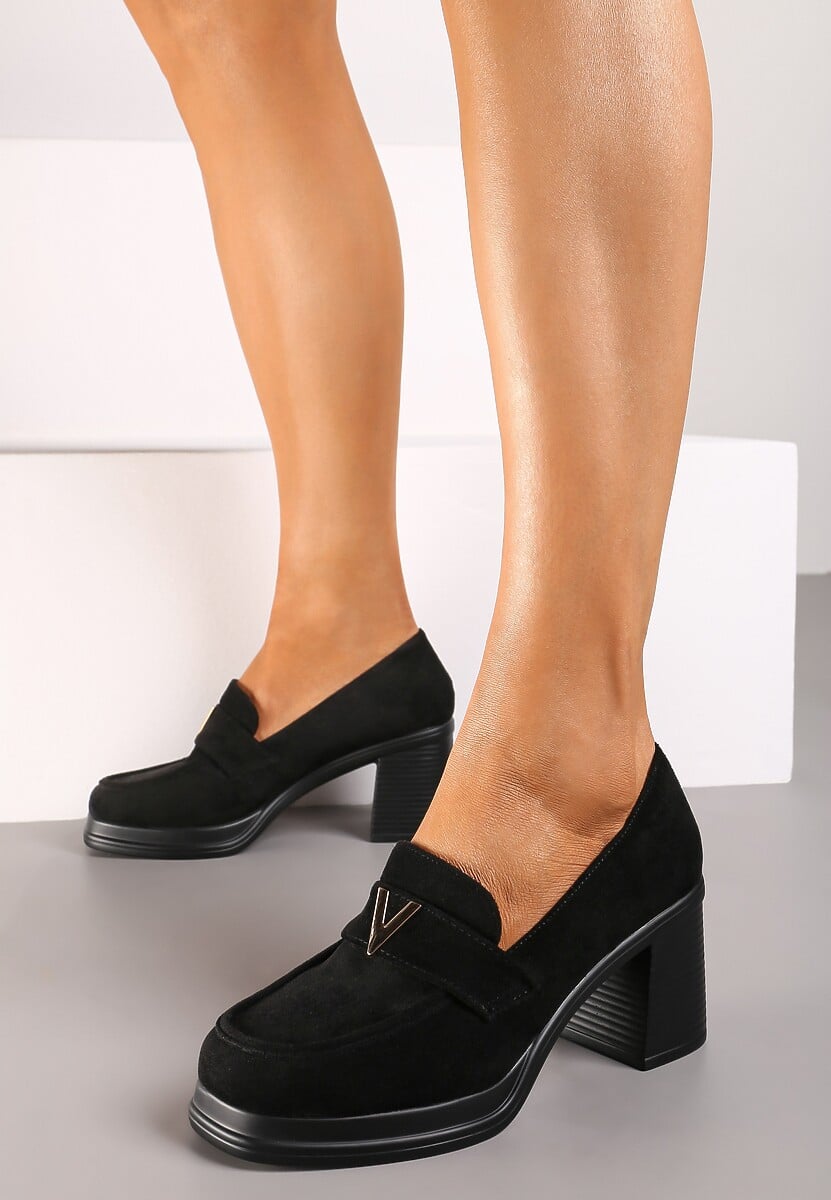 Czarne Półbuty Mokasyny na Słupku Ozdobione Metaliczną Aplikacją Arstora