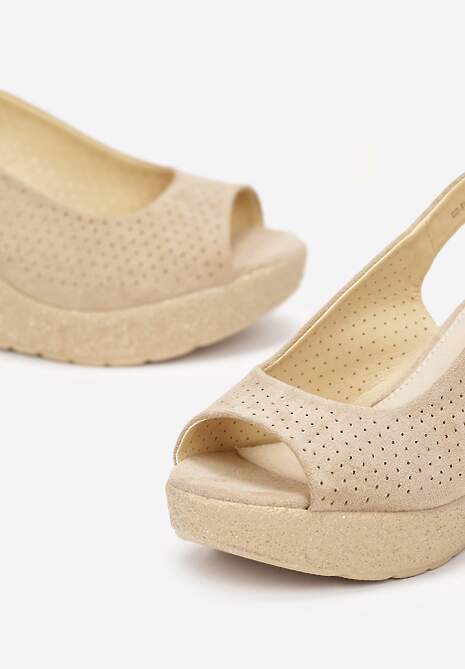 Ciemnobeżowe Sandały na Koturnie z Cholewką z Perforacją i Odkrytym Noskiem Aldonie