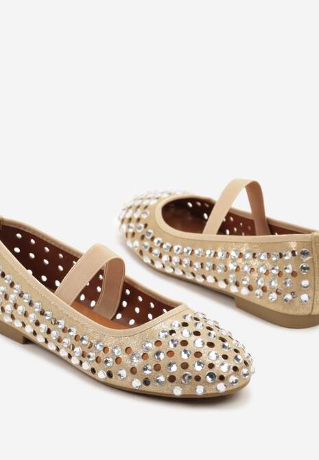 Złote Balerinki Ozdobione Ażurową Cholewką i Cyrkoniami Aseleldi