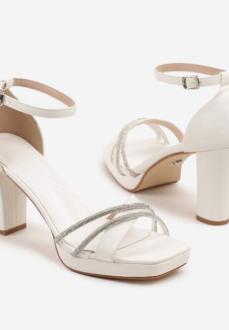 Białe Sandały Vices na Słupku i Platformie Ozdobione Cyrkoniami Felaina