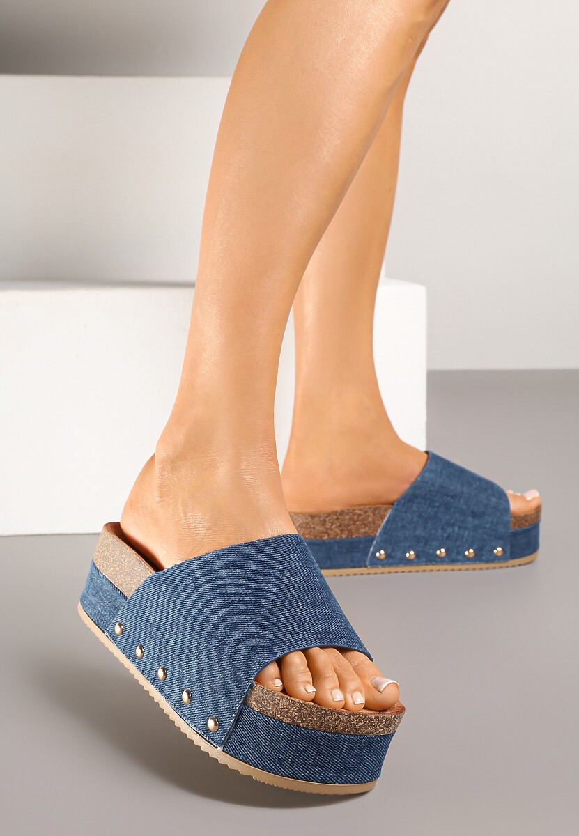 Czarne Klapki na Grubej Podeszwie z Ozdobnymi Nitami Emritia