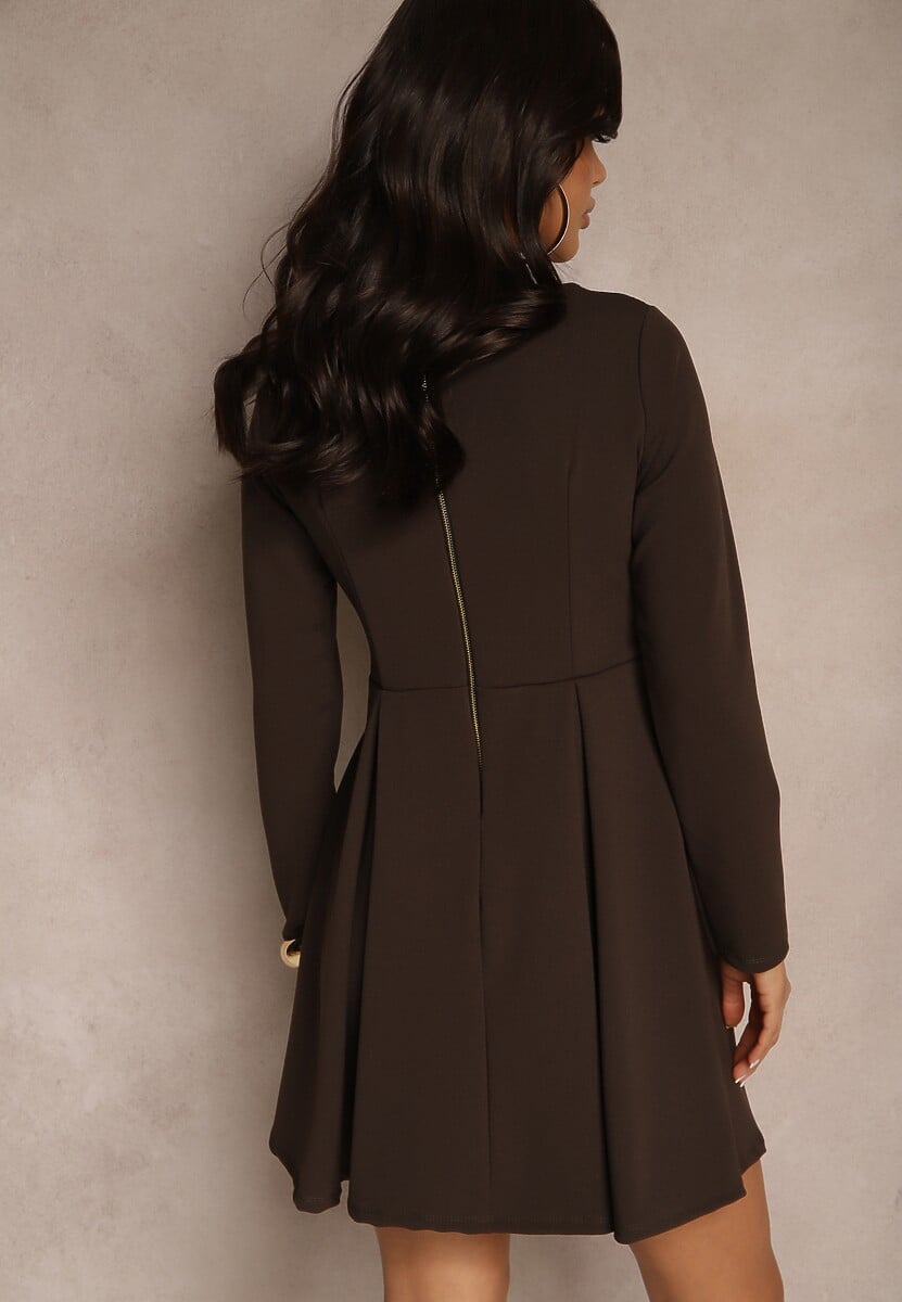 Brązowa Rozkloszowana Sukienka o Klasycznym Kroju Temiriela