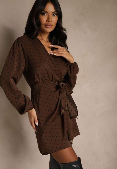 Brązowa Sukienka w Groszki o Kopertowym Kroju z Wiązaniem w Talii Enevia