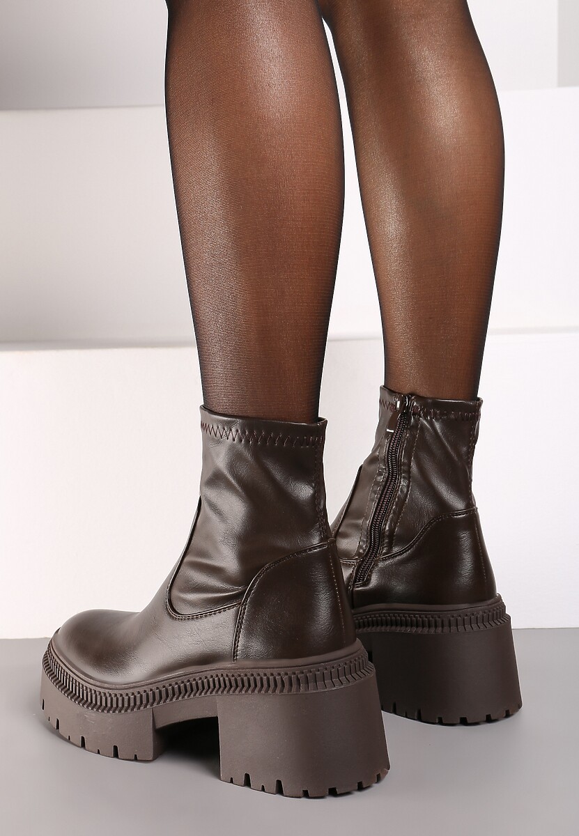 Brązowe Botki na Słupku i Lekkiej Platformie z Dopasowaną Cholewką Irinda