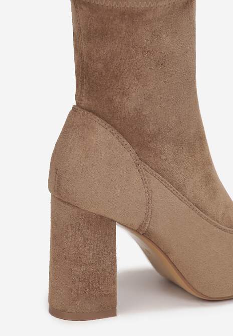 Ciemnobeżowe Botki na Słupku ze Szpiczastym Noskiem Ravia