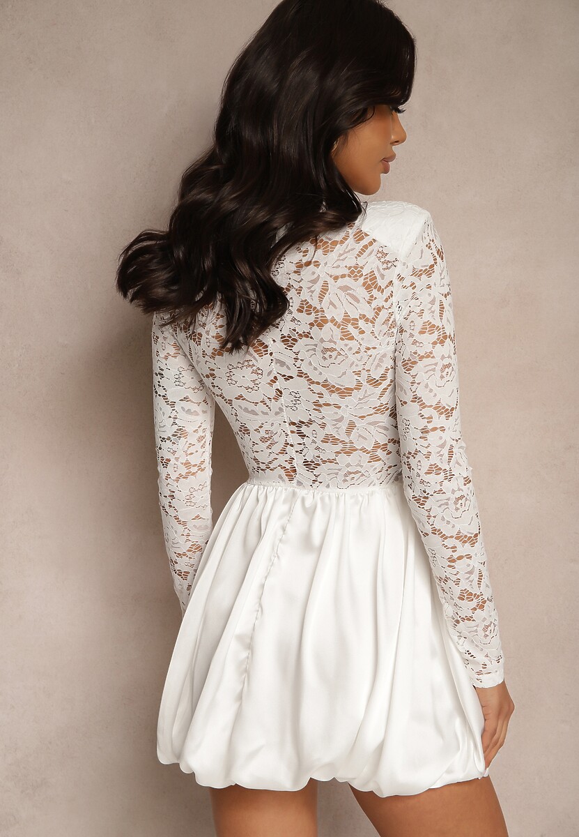 Biała Koronkowa Sukienka Bombka o Rozkloszowanym Kroju z Wycięciem Desoriel