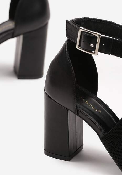 Czarne Ażurowe Sandały na Słupkowym Obcasie z Paskiem ze Sprzączką Worritia