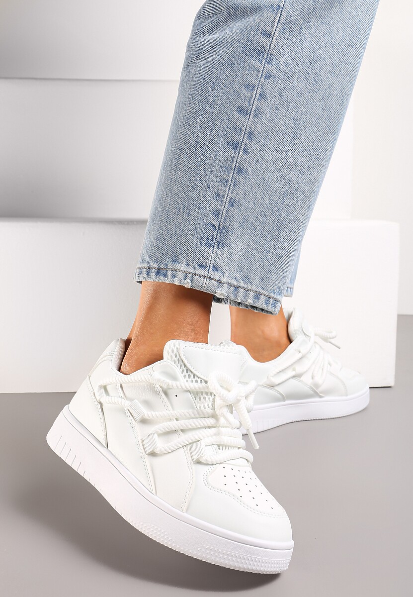 Białe Sneakersy z Ozdobnymi Sznurówkami na Niskiej Platformie z Perforacją Dearias