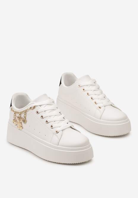 Biało-Czarne Sznurowane Sneakersy z Ekoskóry na Platformie z Łańcuszkiem i Zawieszkami Salvania