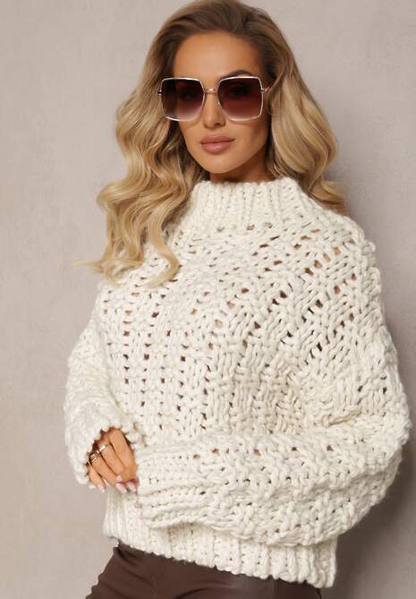 Jasnobeżowy Sweterkowy Półgolf z Szydełkowanej Włóczki Klimvi