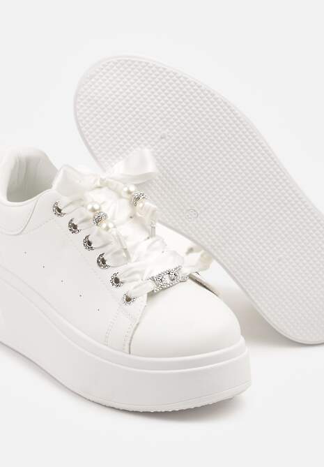 Białe Sneakersy na Platformie Ozdobione Cyrkoniami i Perforacją Nurilita