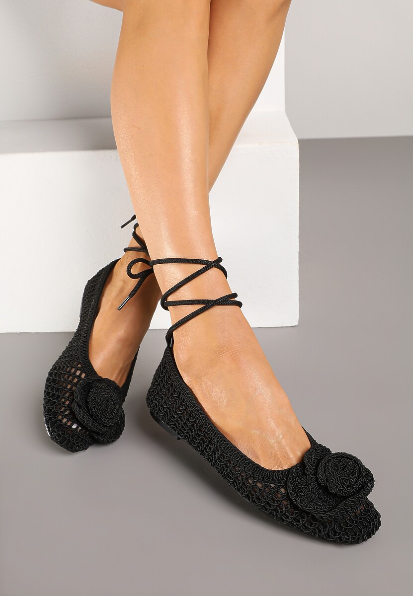 Czarne Balerinki z Ażurową Cholewką Ozdobione Kwiatem 3D Cleiria