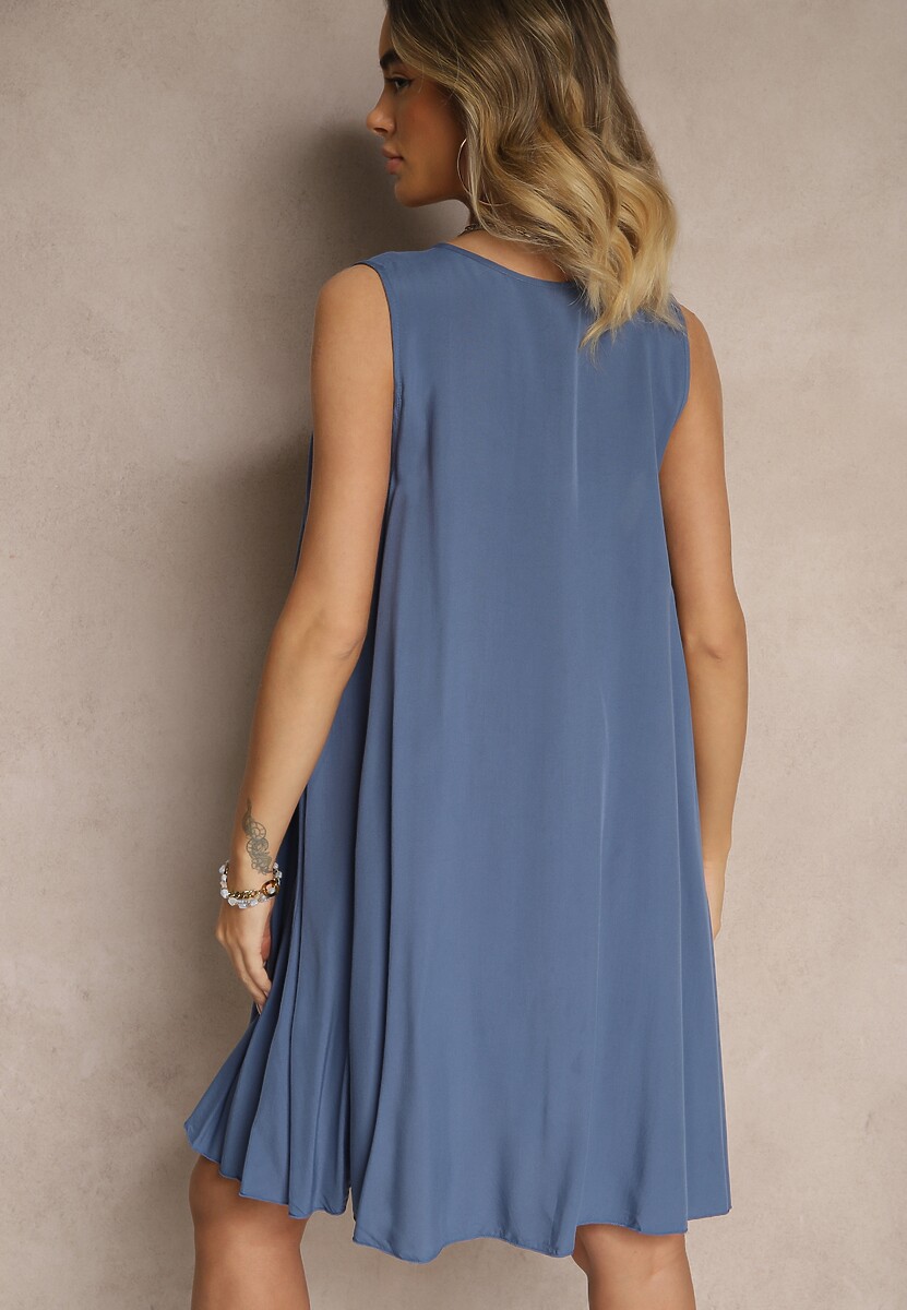 Niebieska Bawełniana Sukienka o Rozkloszowanym Kroju z Guzikami Folaisa