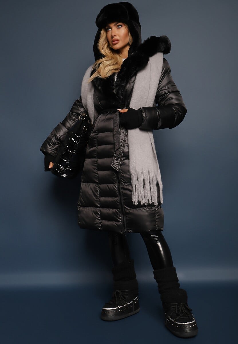 Czarna Pikowana Kurtka Płaszcz za Kolano z Wiązanym Paskiem i Futerkiem Vivenda