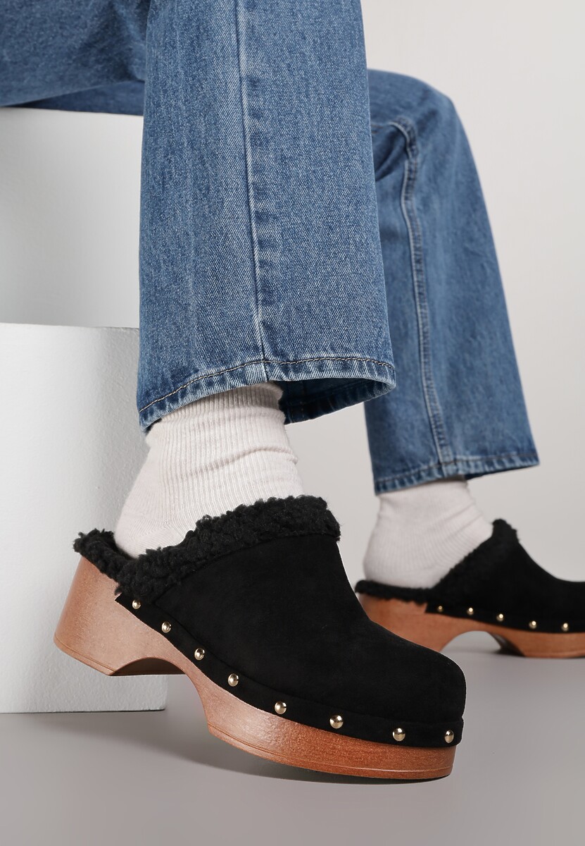 Czarne Futerkowe Klapki Mule na Platformie Ozdobione Ćwiekami Crelina