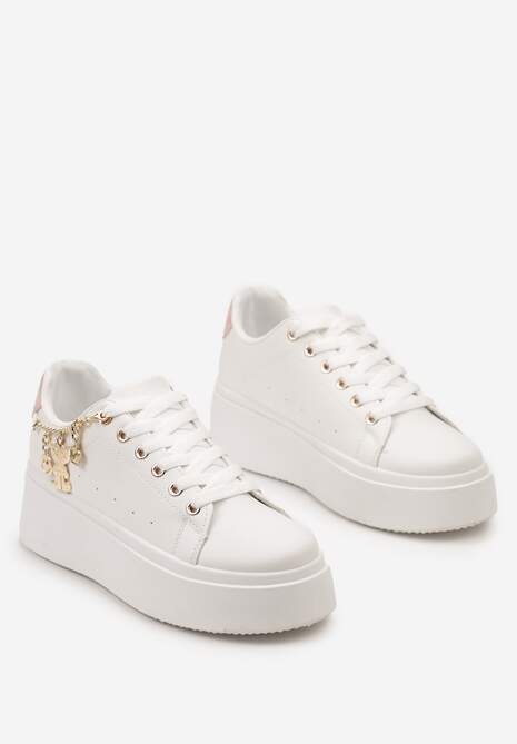 Biało-Różowe Sznurowane Sneakersy z Ekoskóry na Platformie z Łańcuszkiem i Zawieszkami Salvania