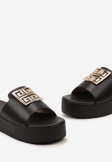 Czarne Klapki z Imitacji Skóry na Platformie z Kwadratową Klamrą Tisargla