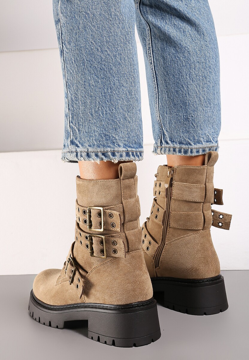 Ciemnobeżowe Botki z Ekozamszu na Grubej Podeszwie Zdobione Paskami z Klamrami wokół Cholewki Alleine