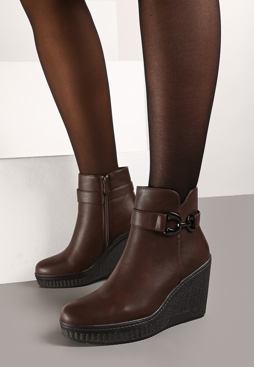 Ciemnobrązowe Botki na Koturnie z Zawieszką z Cyrkoniami i Suwakiem Armela