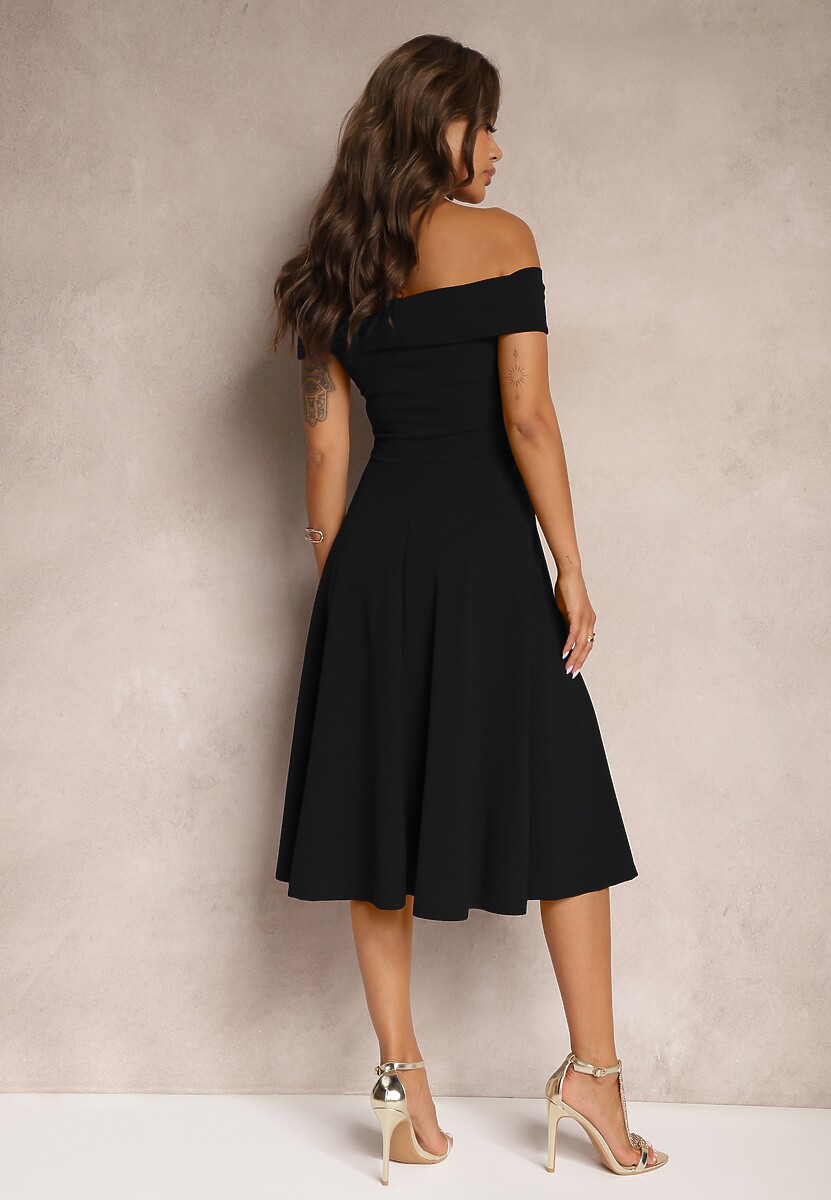 Czarna Sukienka z Hiszpańskim Dekoltem o Rozkloszowanym Kroju Pelorea