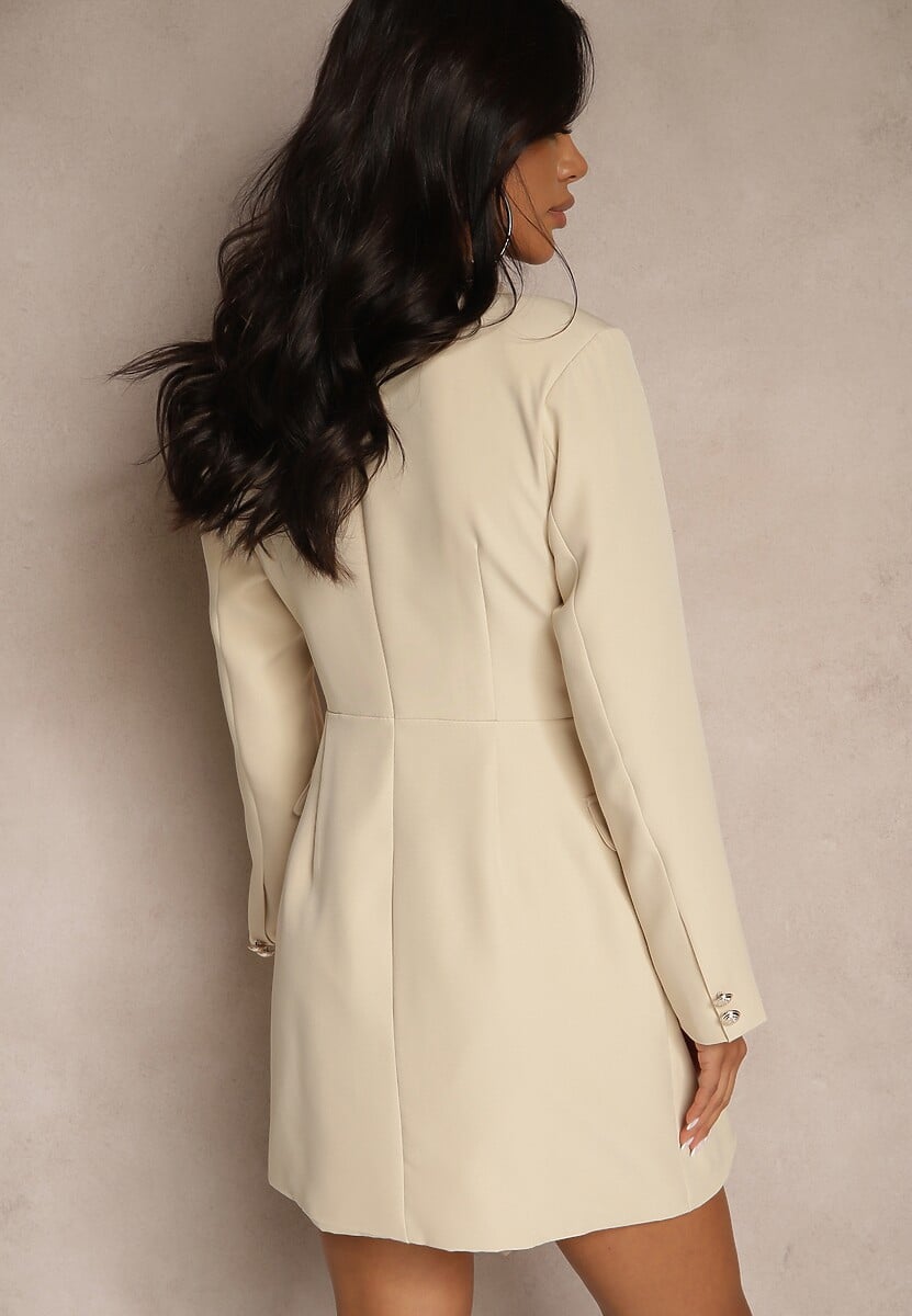 Jasnobeżowa Sukienka o Taliowanym Marynarkowym Kroju Zdobiona Mini Trenem Besilaine