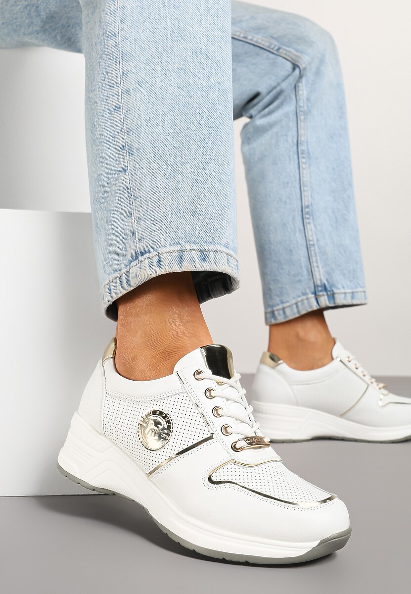 Białe Sneakersy Ozdobione Metalicznymi Aplikacjami Hellevia