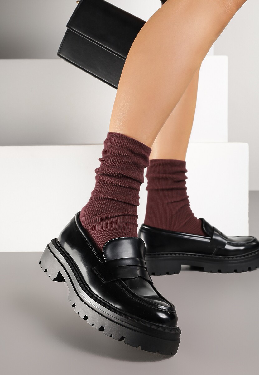 Czarne Mokasyny Lakierowane na Tłoczonej Platformie Livendie