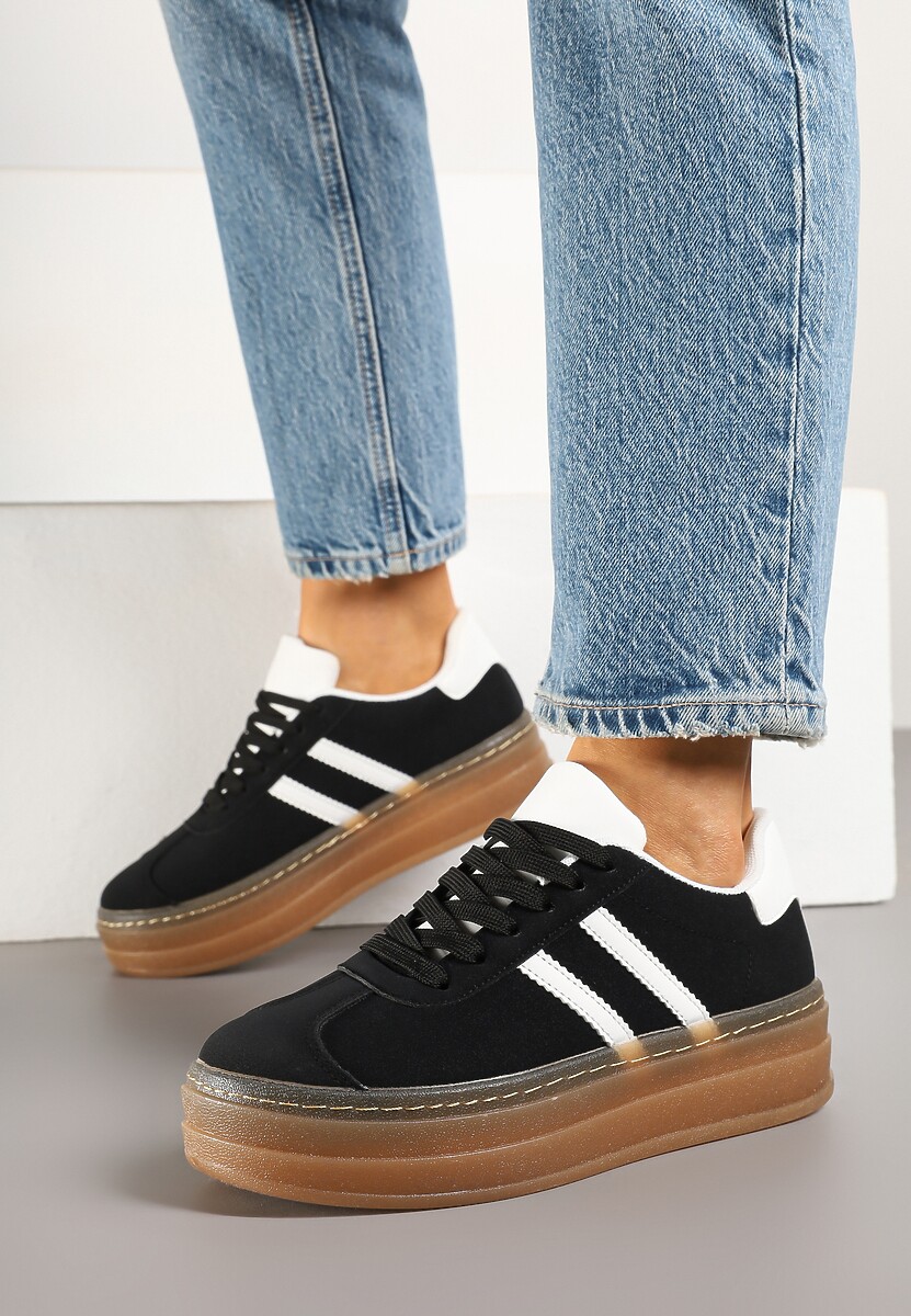 Białe Sneakersy na Tłoczonej Platformie Ozdobione Paskami Felainora