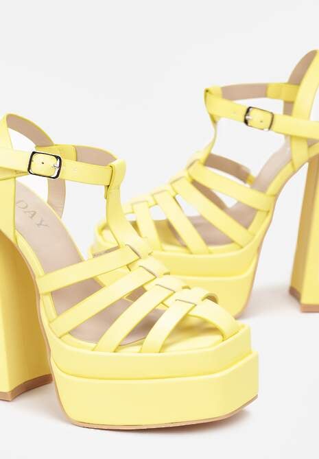 Żółte Sandały na Wysokim Słupku i Platformie z Kwadratowym Noskiem i Sprzączką Lakota